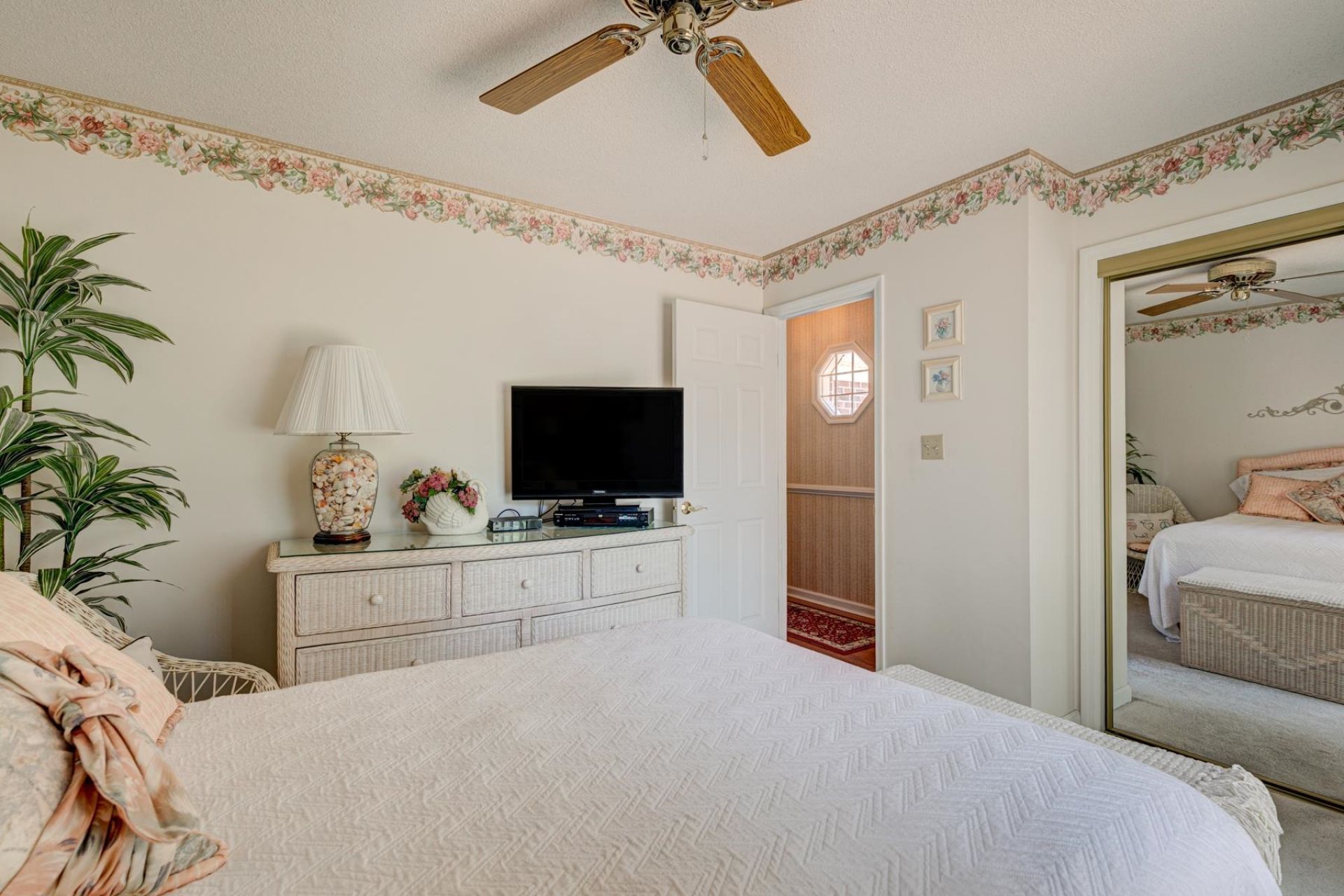 466 Country Club Dr. Photo 37