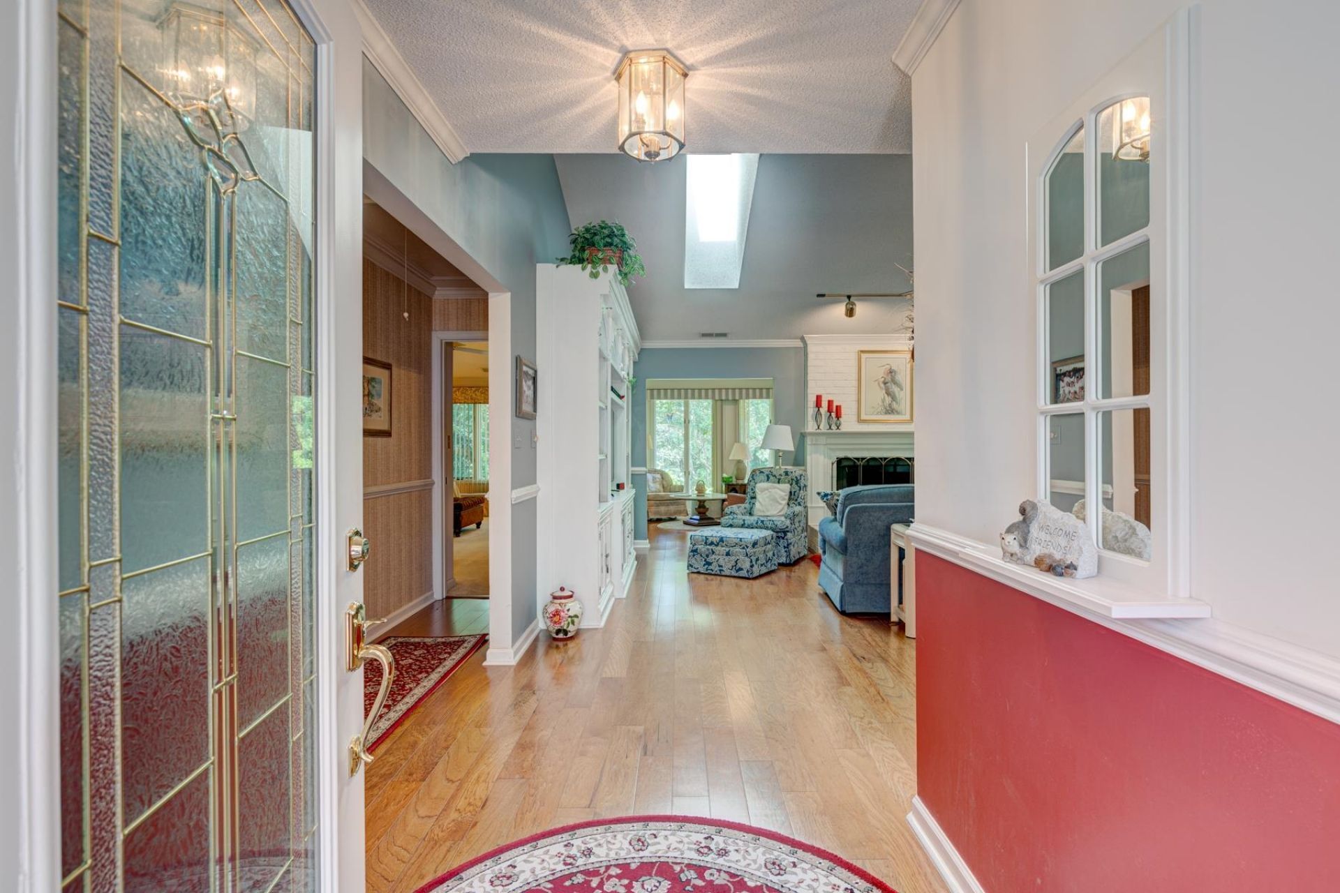 466 Country Club Dr. Photo 4