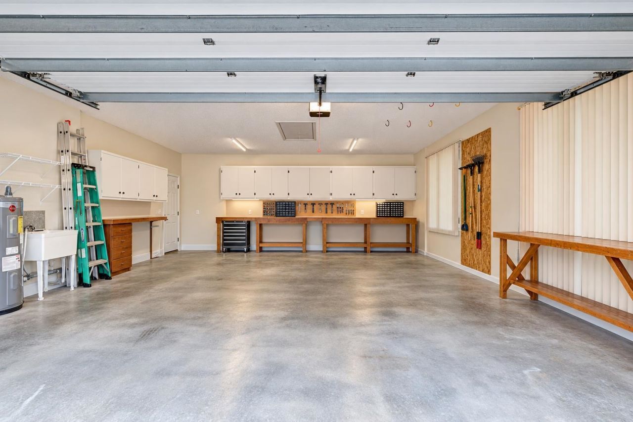 466 Country Club Dr. Photo 40