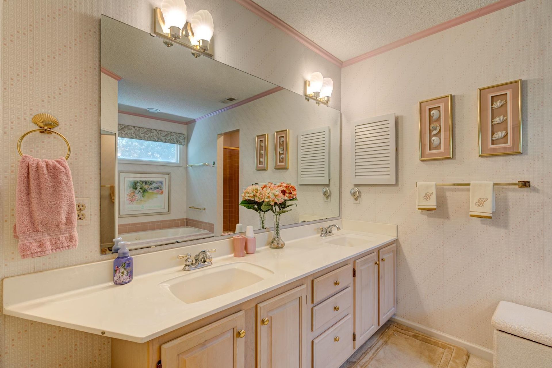 466 Country Club Dr. Photo 41