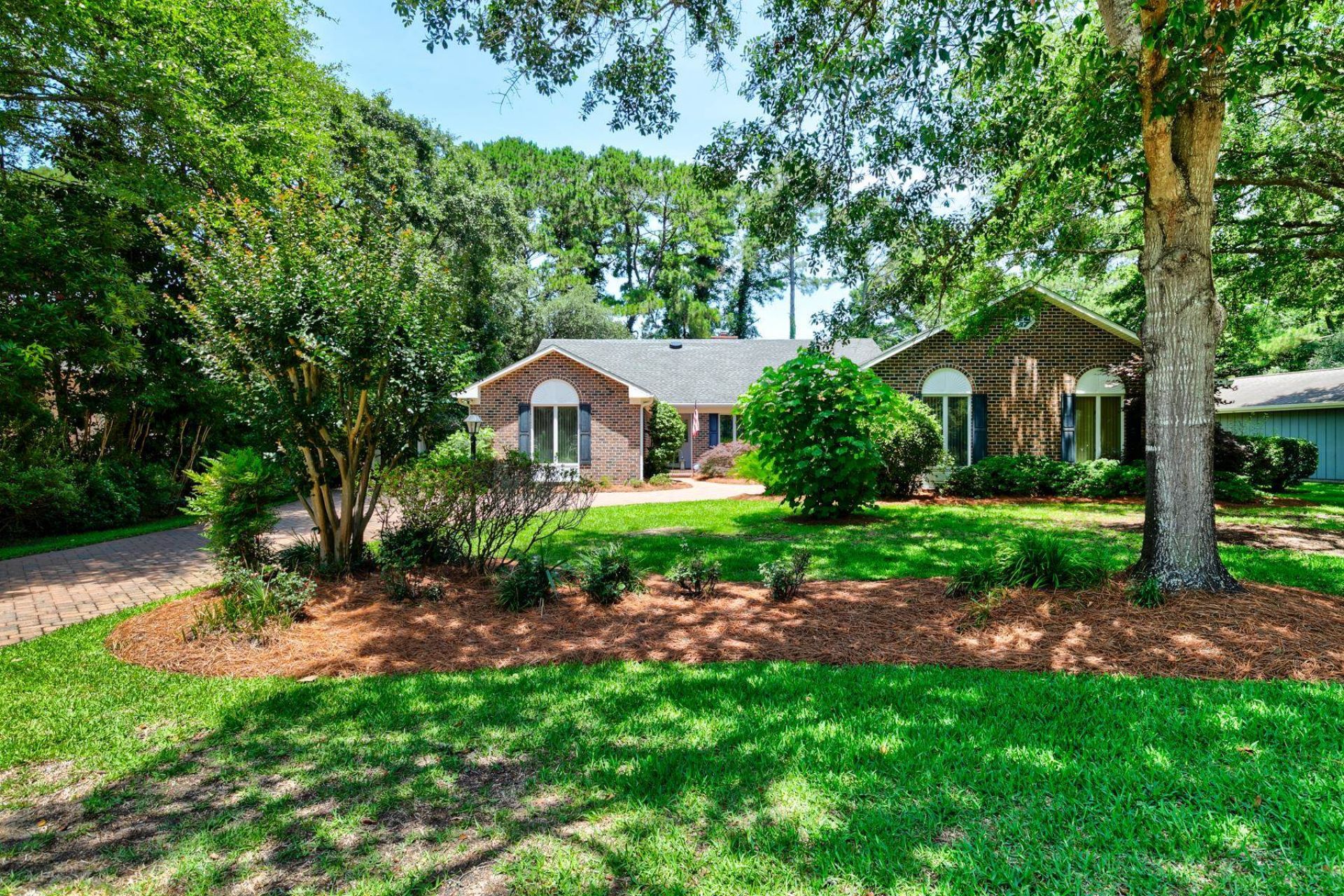 466 Country Club Dr. Photo 42