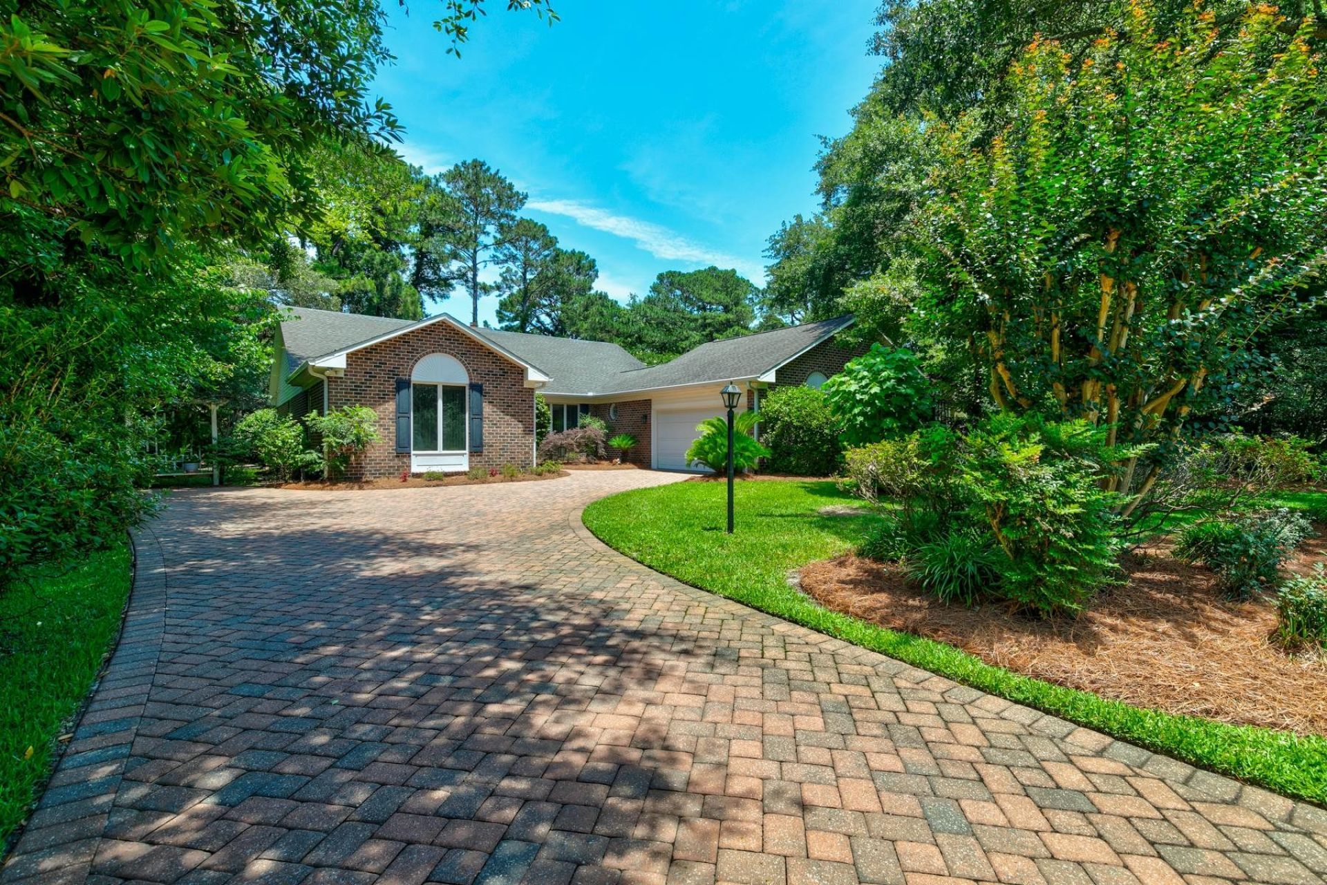 466 Country Club Dr. Photo 43