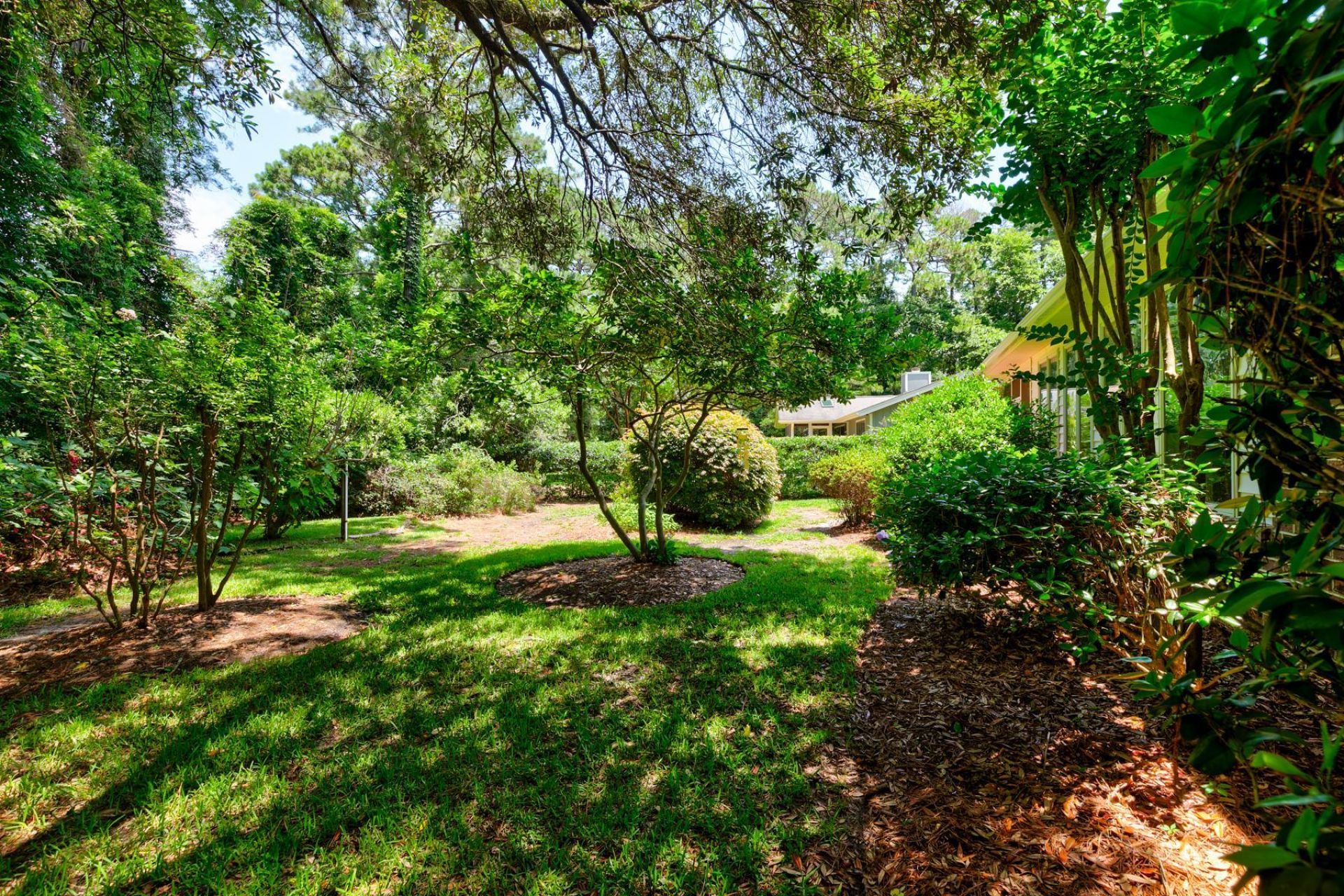 466 Country Club Dr. Photo 46