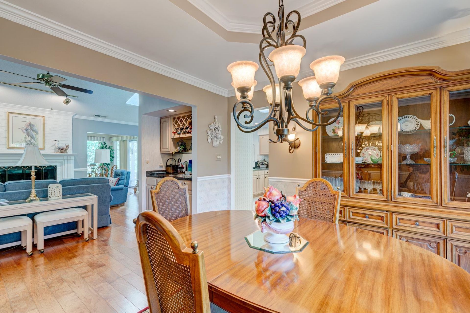 466 Country Club Dr. Photo 8