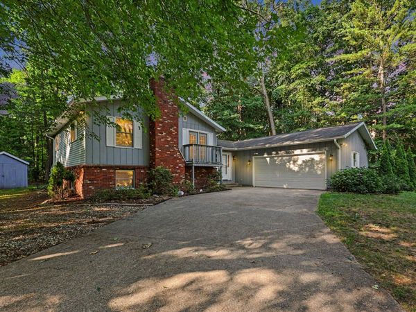 18796 N Fruitport Road, Spring Lake, MI 49456