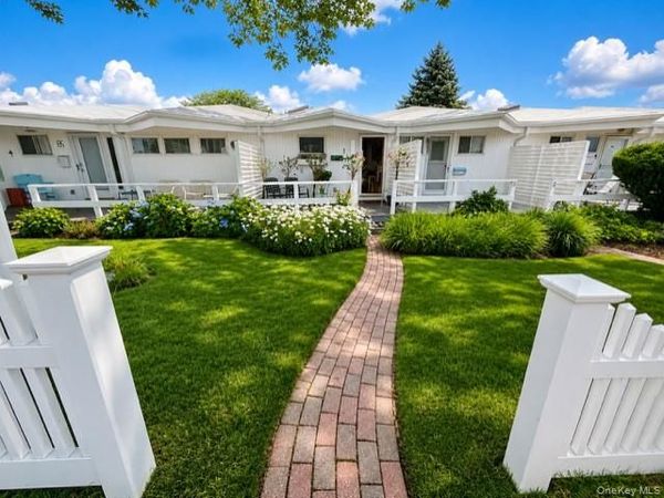 35 Library Avenue , Unit 8 R, Westhampton Beach, NY 11978