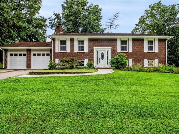 15 Circle Drive, Warrensburg, MO 64093