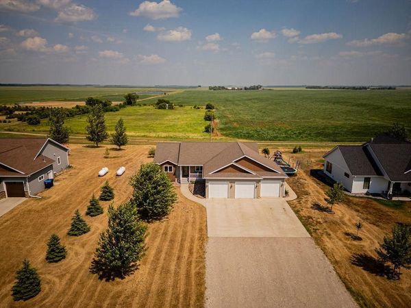 620 2nd Street , Arthur, ND 58006