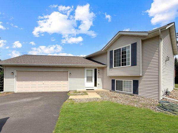 817 Daniel Drive, Belle Plaine, MN 56011