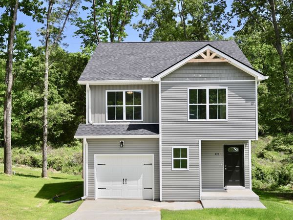 2013 Rosemary Dr , Clarksville, TN 37042