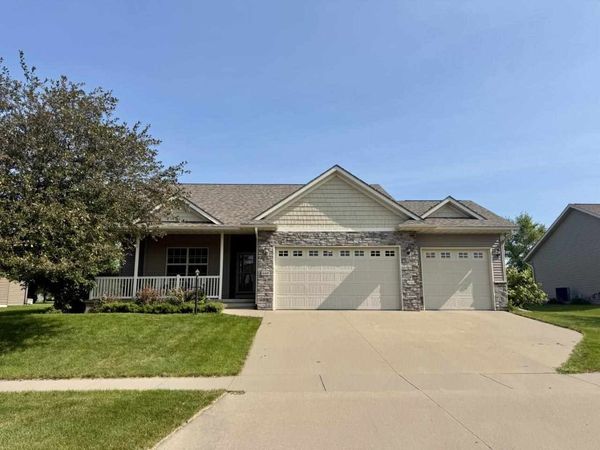 660 Berkshire Ln, North Liberty, IA 52317