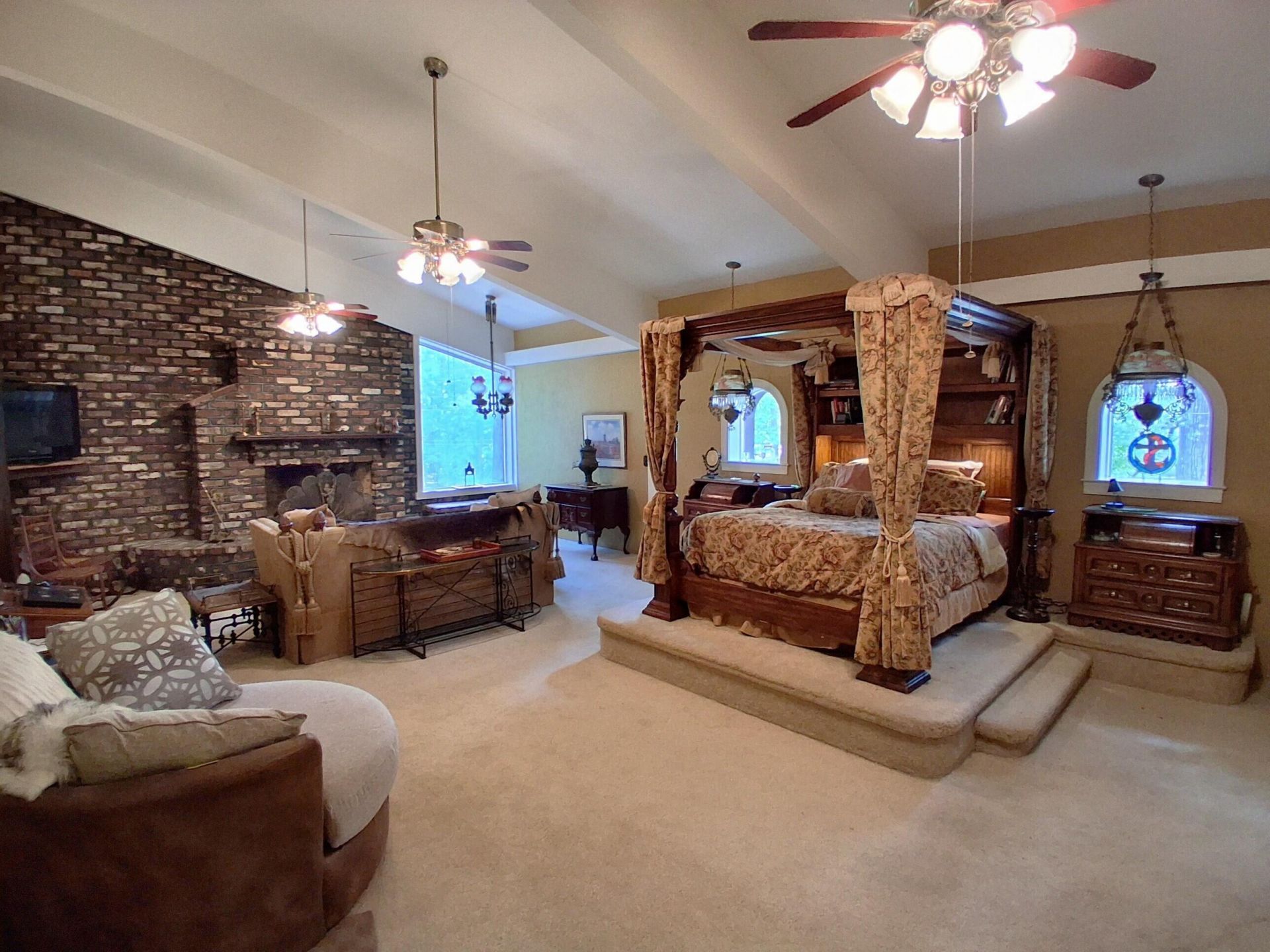 108 Hampton Avenue Photo 11