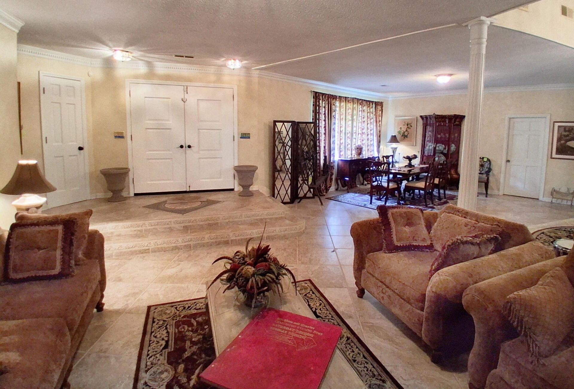 108 Hampton Avenue Photo 24