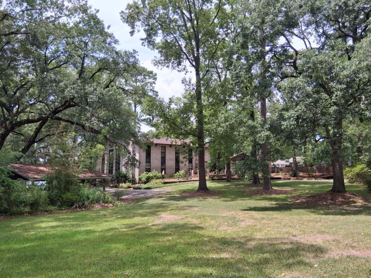 108 Hampton Avenue Photo 33