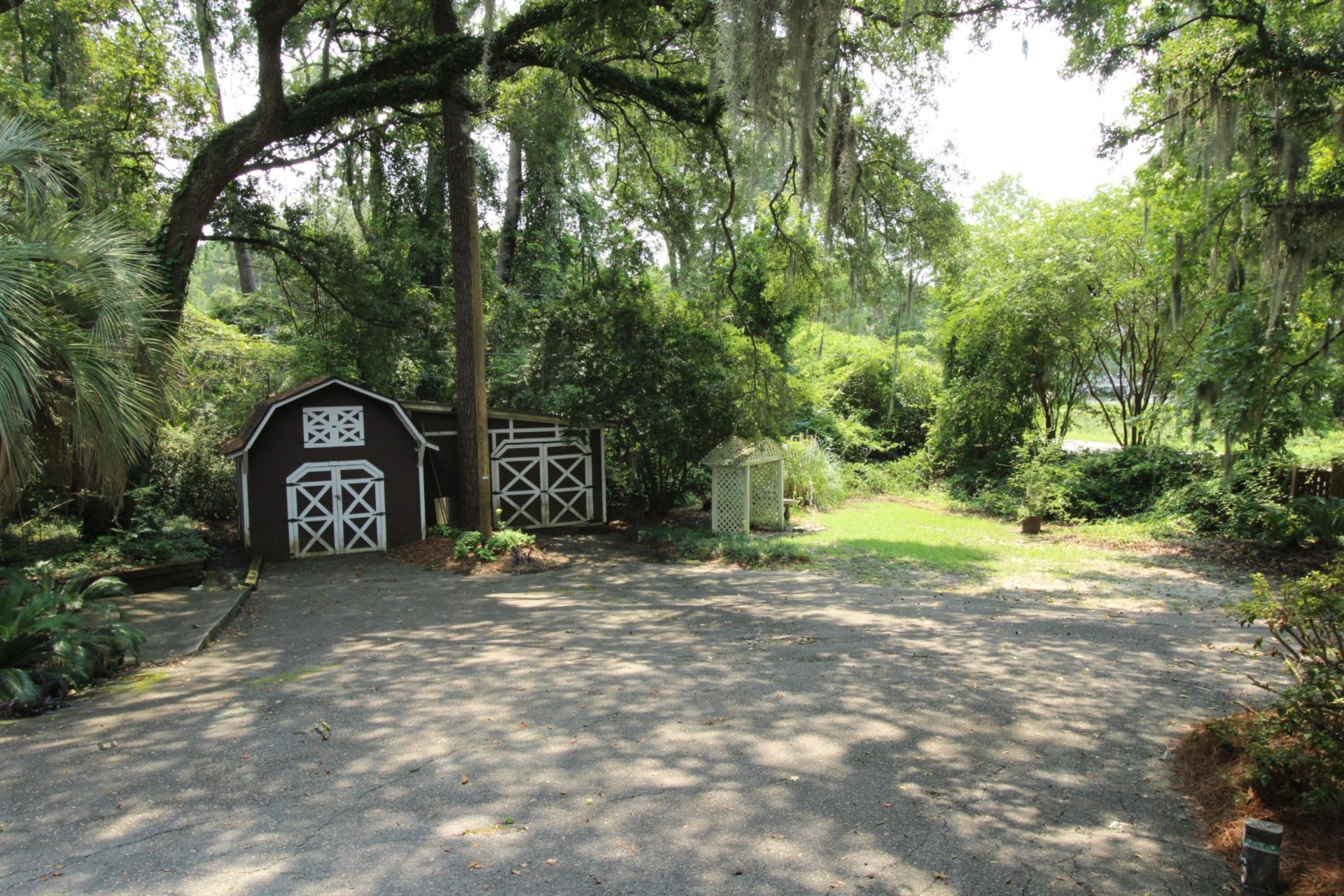 108 Hampton Avenue Photo 37