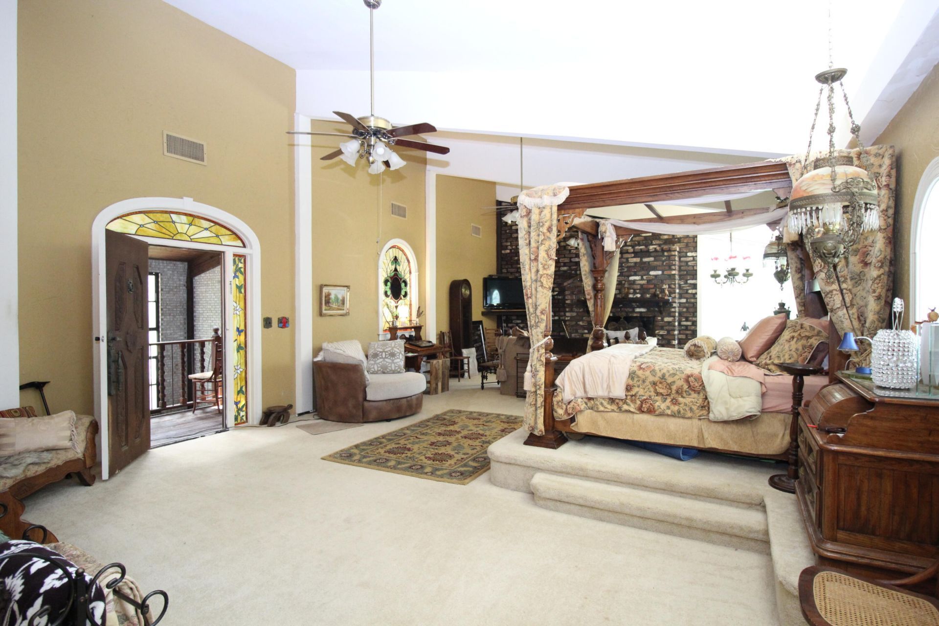 108 Hampton Avenue Photo 8