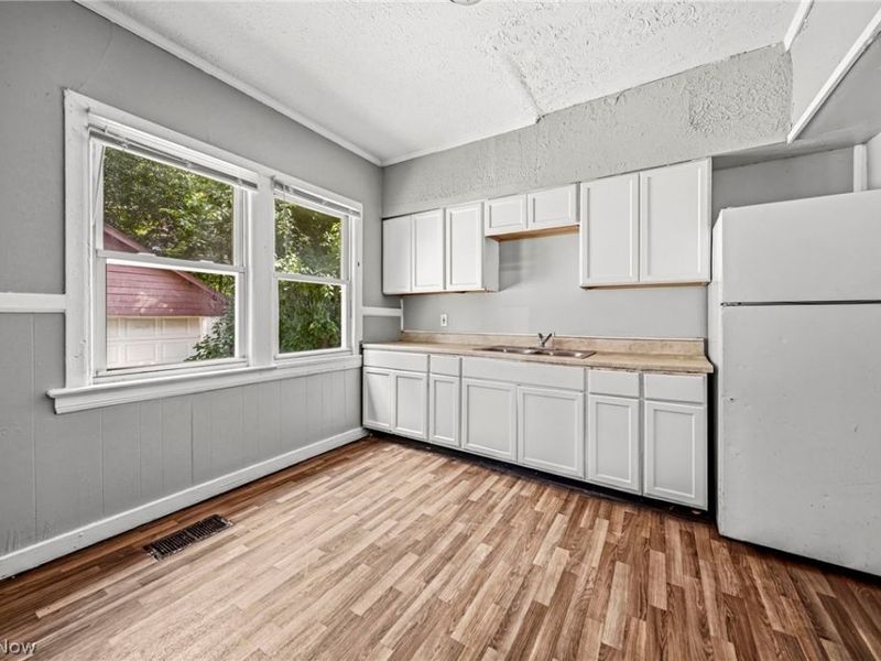 10929 Tacoma Avenue, Cleveland, OH 44108 Photo 10