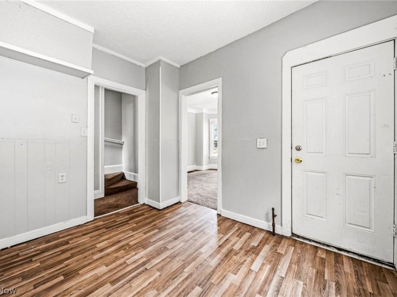 10929 Tacoma Avenue, Cleveland, OH 44108 Photo 11