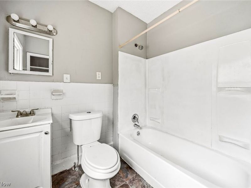 10929 Tacoma Avenue, Cleveland, OH 44108 Photo 12