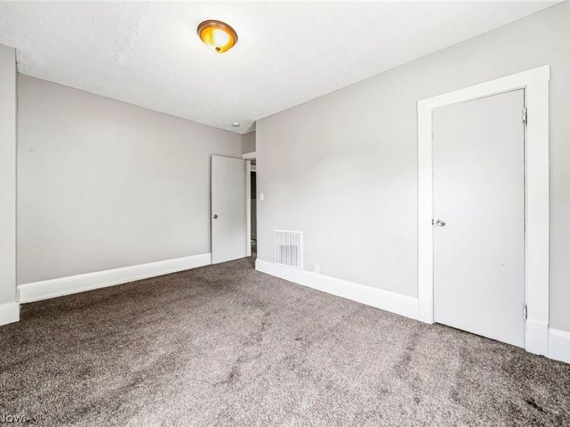 10929 Tacoma Avenue, Cleveland, OH 44108 Photo 16