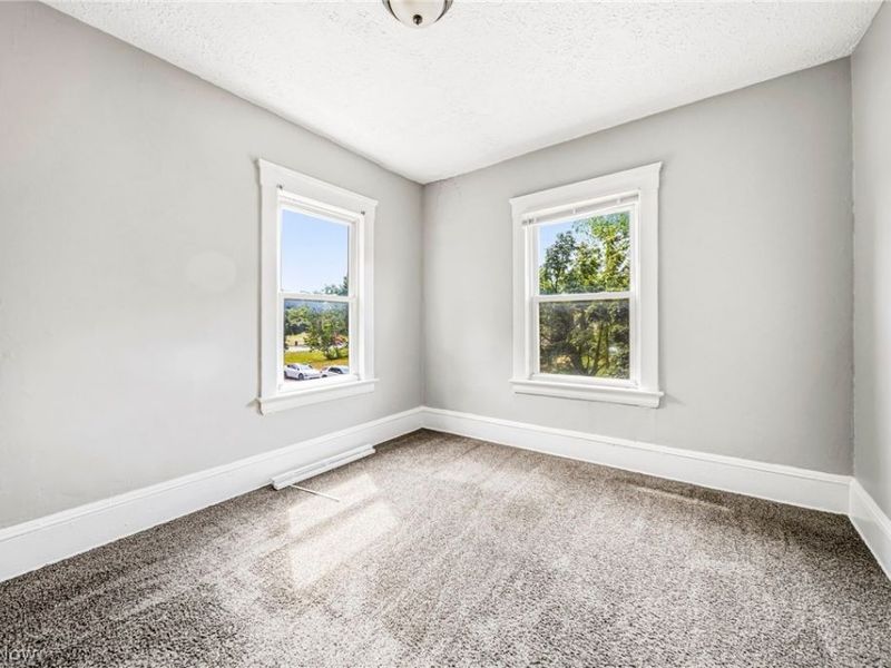 10929 Tacoma Avenue, Cleveland, OH 44108 Photo 17