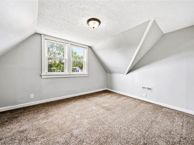10929 Tacoma Avenue, Cleveland, OH 44108 Photo 19