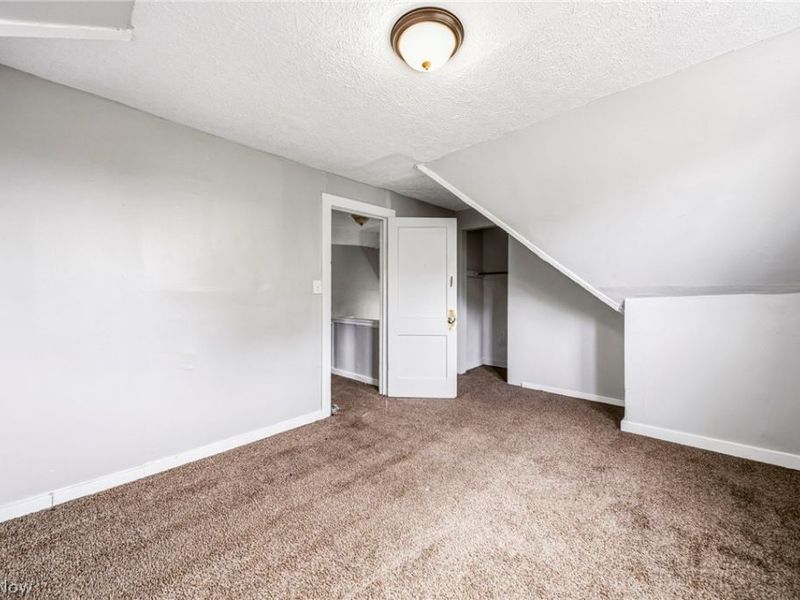 10929 Tacoma Avenue, Cleveland, OH 44108 Photo 20