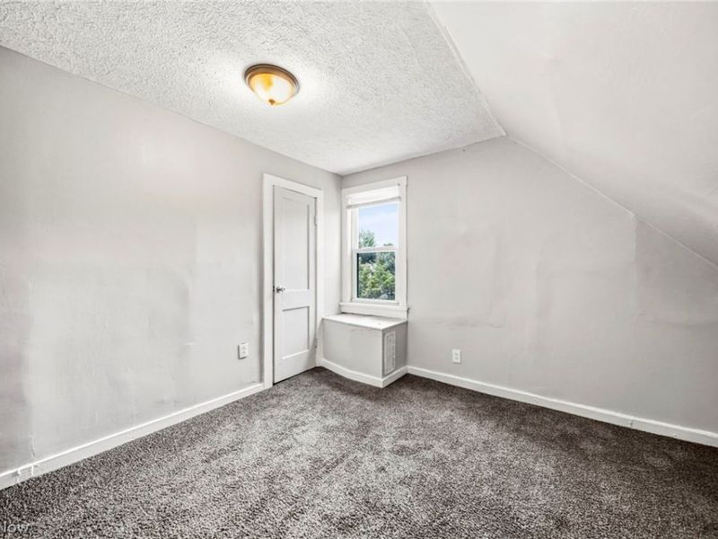10929 Tacoma Avenue, Cleveland, OH 44108 Photo 21