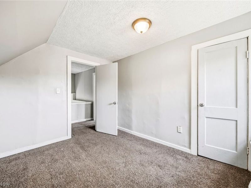 10929 Tacoma Avenue, Cleveland, OH 44108 Photo 22