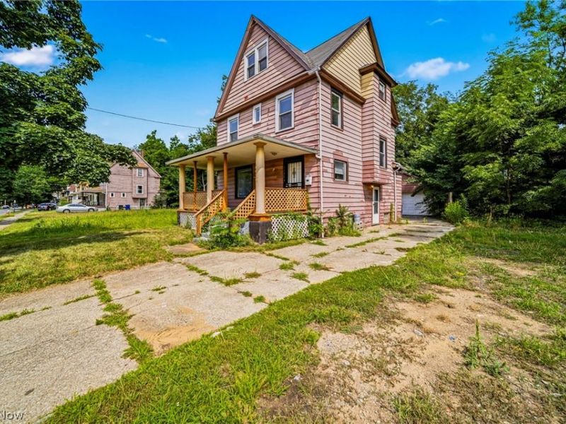 10929 Tacoma Avenue, Cleveland, OH 44108 Photo 26