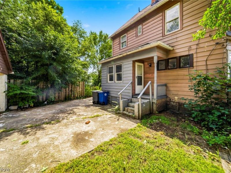 10929 Tacoma Avenue, Cleveland, OH 44108 Photo 27