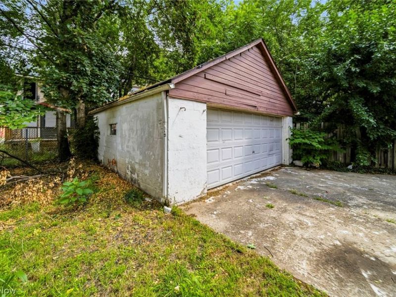 10929 Tacoma Avenue, Cleveland, OH 44108 Photo 28