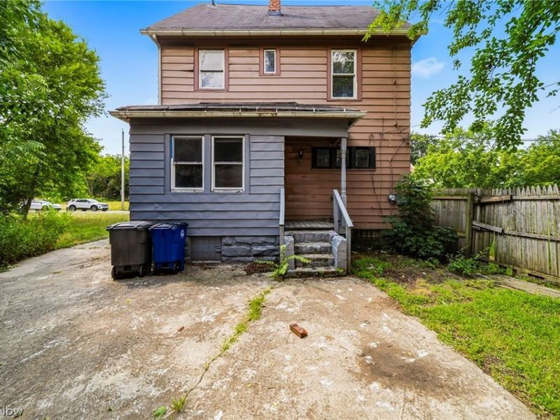 10929 Tacoma Avenue, Cleveland, OH 44108 Photo 3