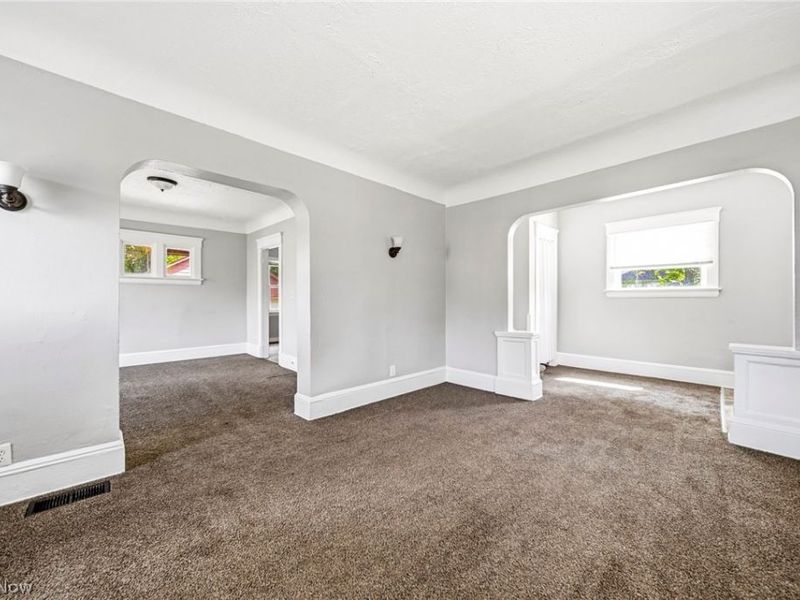 10929 Tacoma Avenue, Cleveland, OH 44108 Photo 6