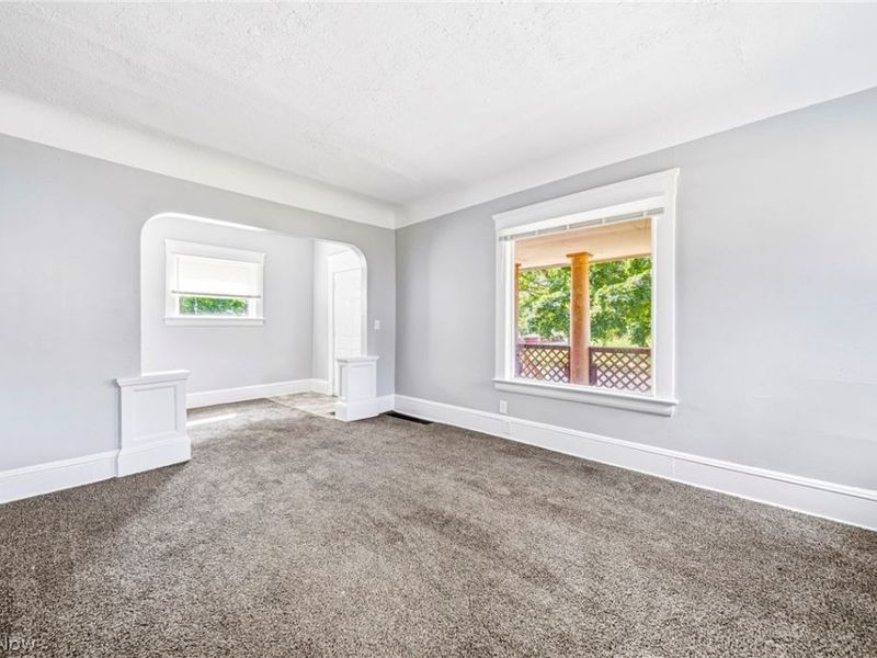 10929 Tacoma Avenue, Cleveland, OH 44108 Photo 7