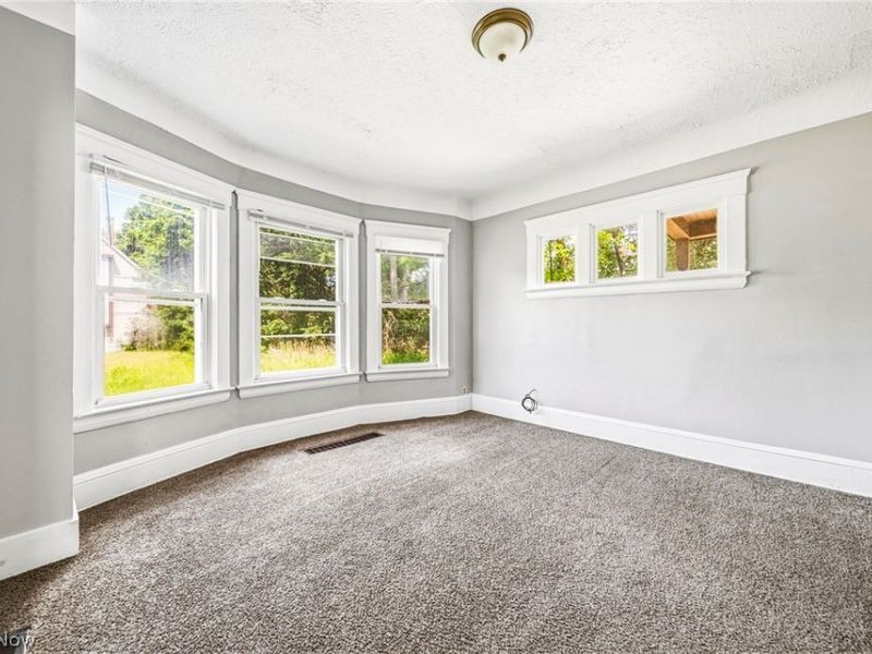10929 Tacoma Avenue, Cleveland, OH 44108 Photo 8
