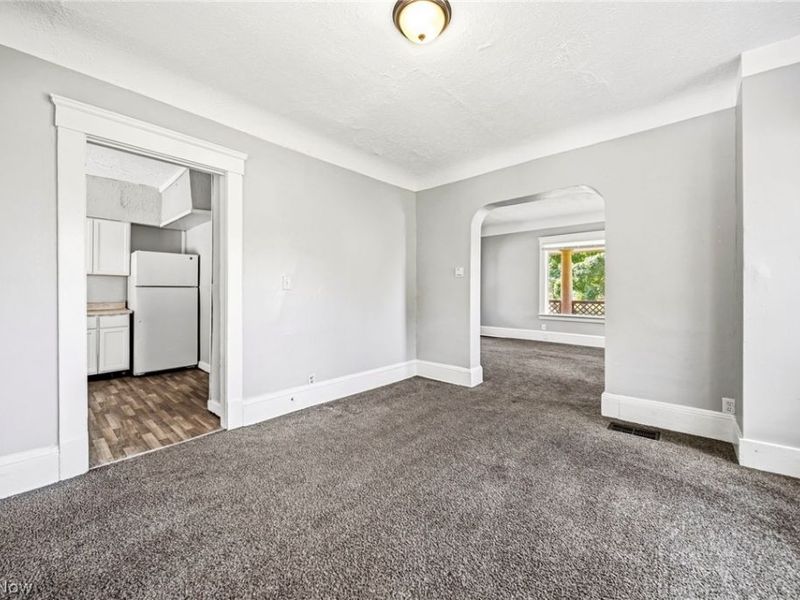 10929 Tacoma Avenue, Cleveland, OH 44108 Photo 9