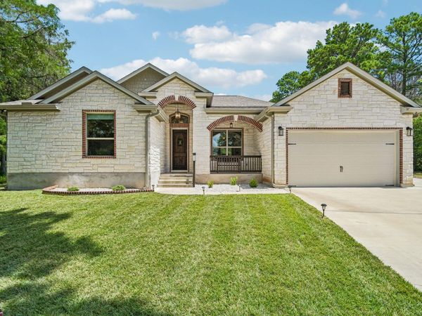 284 Moku Manu DR, Bastrop, TX 78602