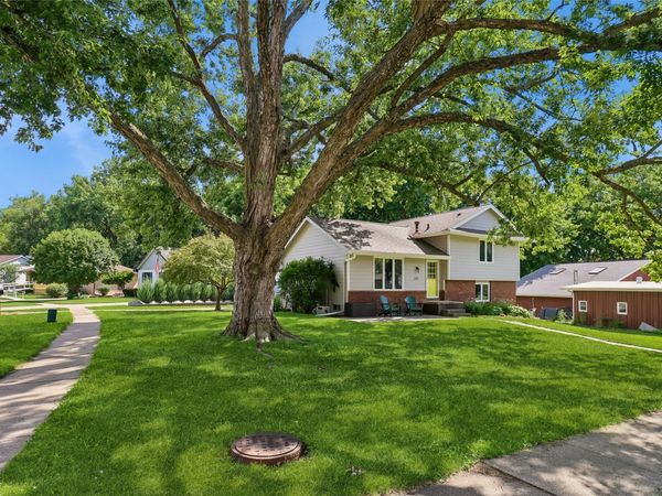 1111 Robin Glen, Indianola, IA 50125