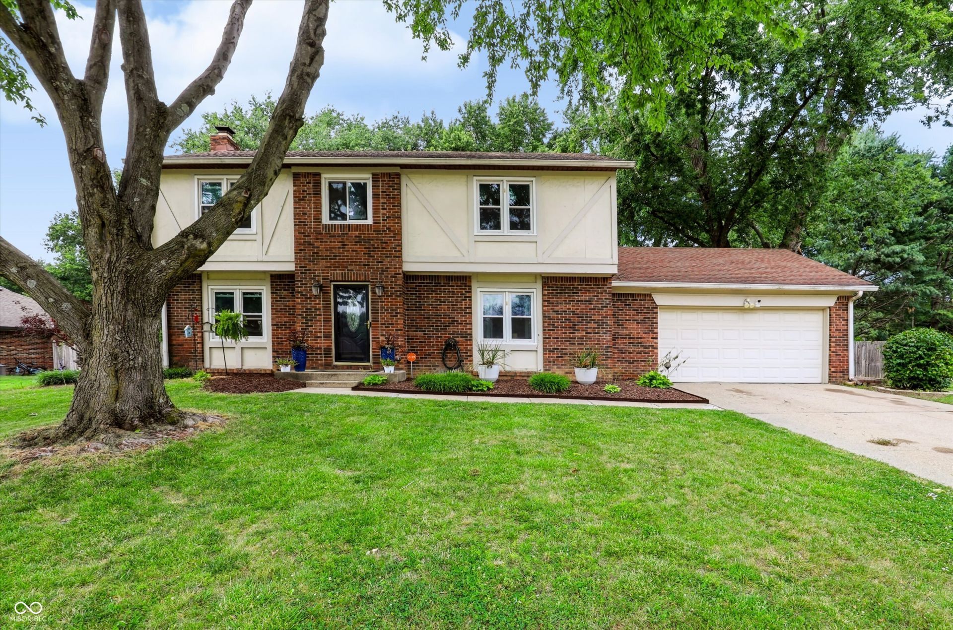 730 Queenswood Drive, Indianapolis, IN 46217 Main Photo