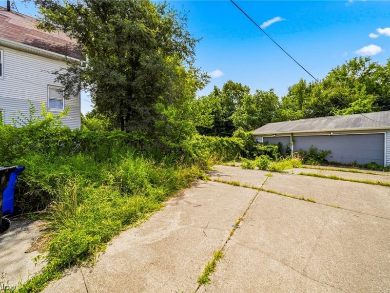 9512 Easton Avenue, Cleveland, OH 44104 Photo 3