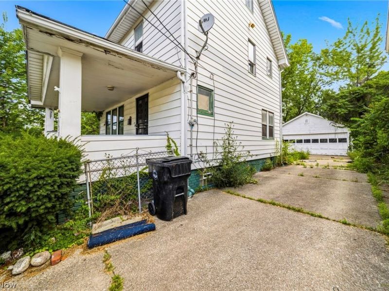 1735 Clarkstone Road, Cleveland, OH 44112 Photo 2