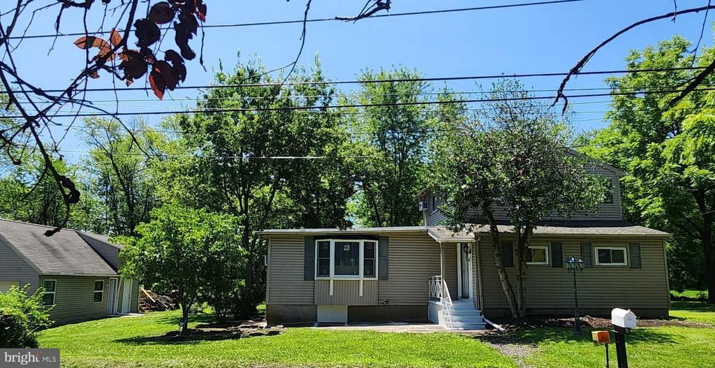 814 DOLINGTON ROAD , NEWTOWN, PA 18940