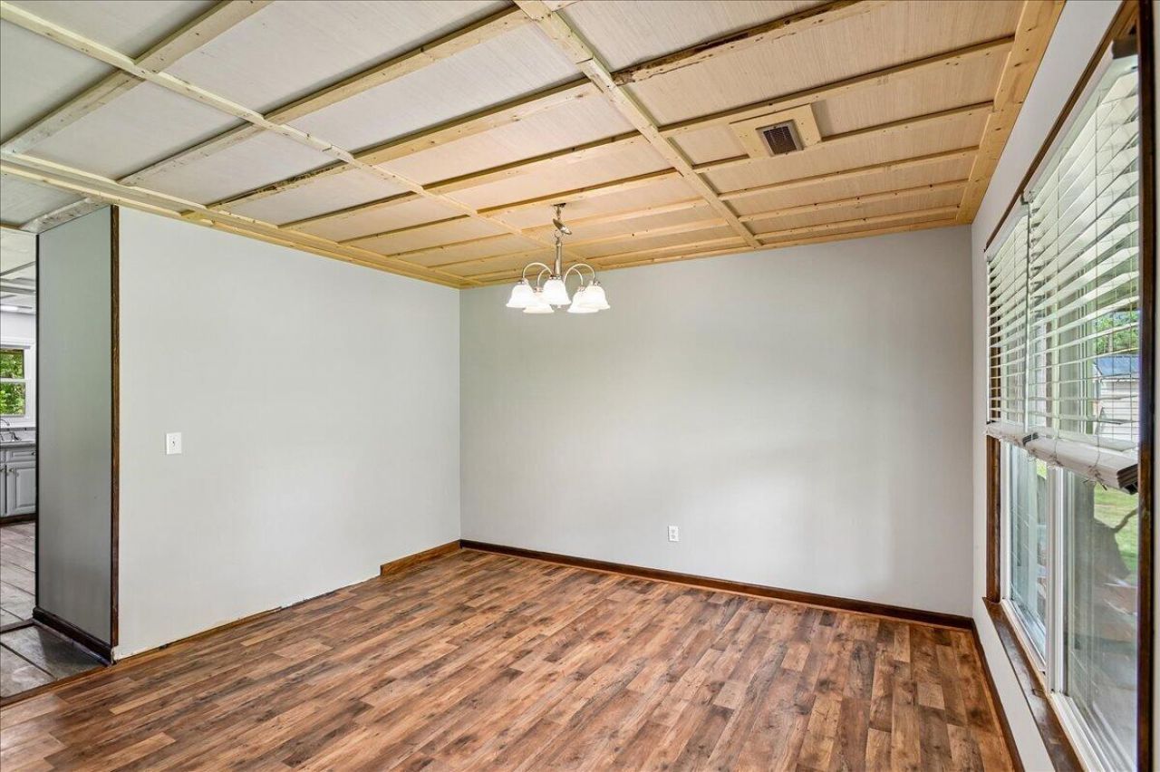 148 Claussen Street Photo 10