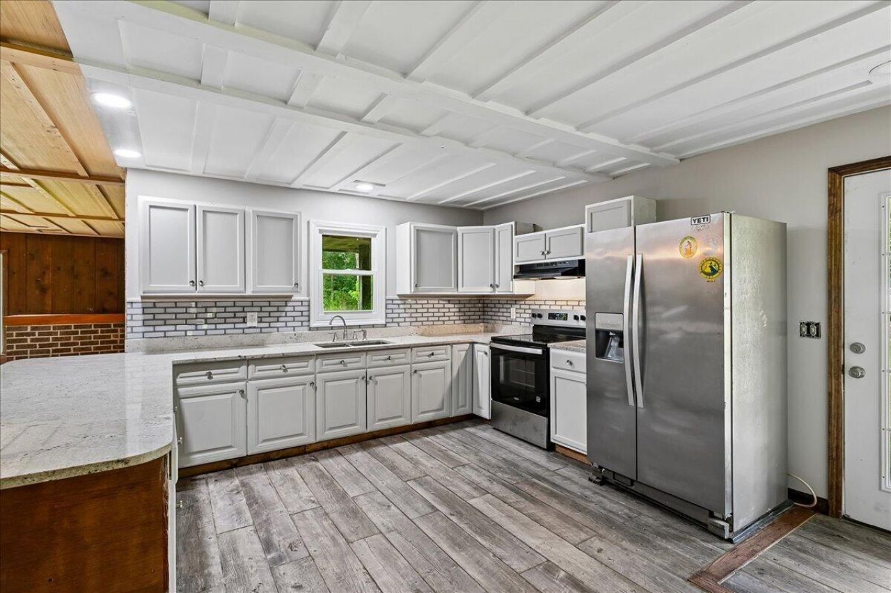 148 Claussen Street Photo 14
