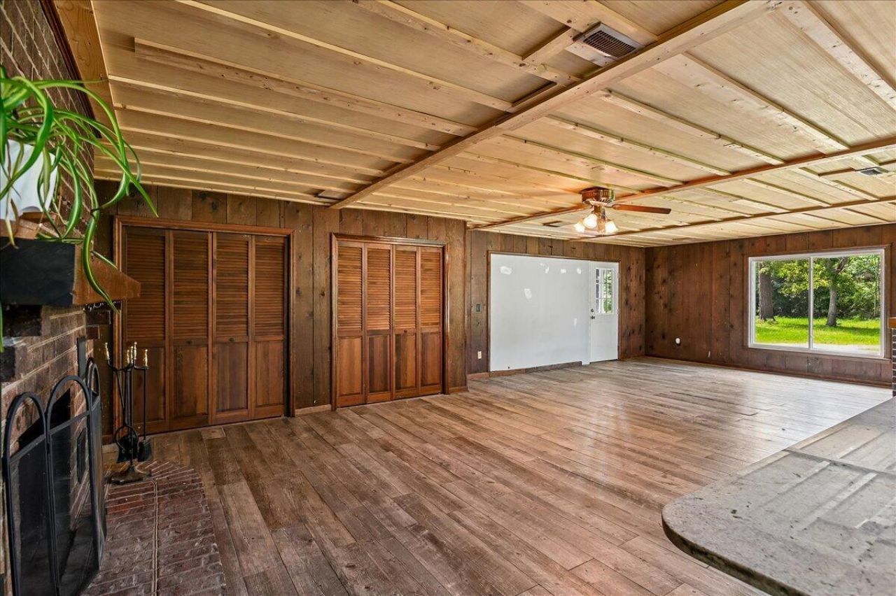 148 Claussen Street Photo 19