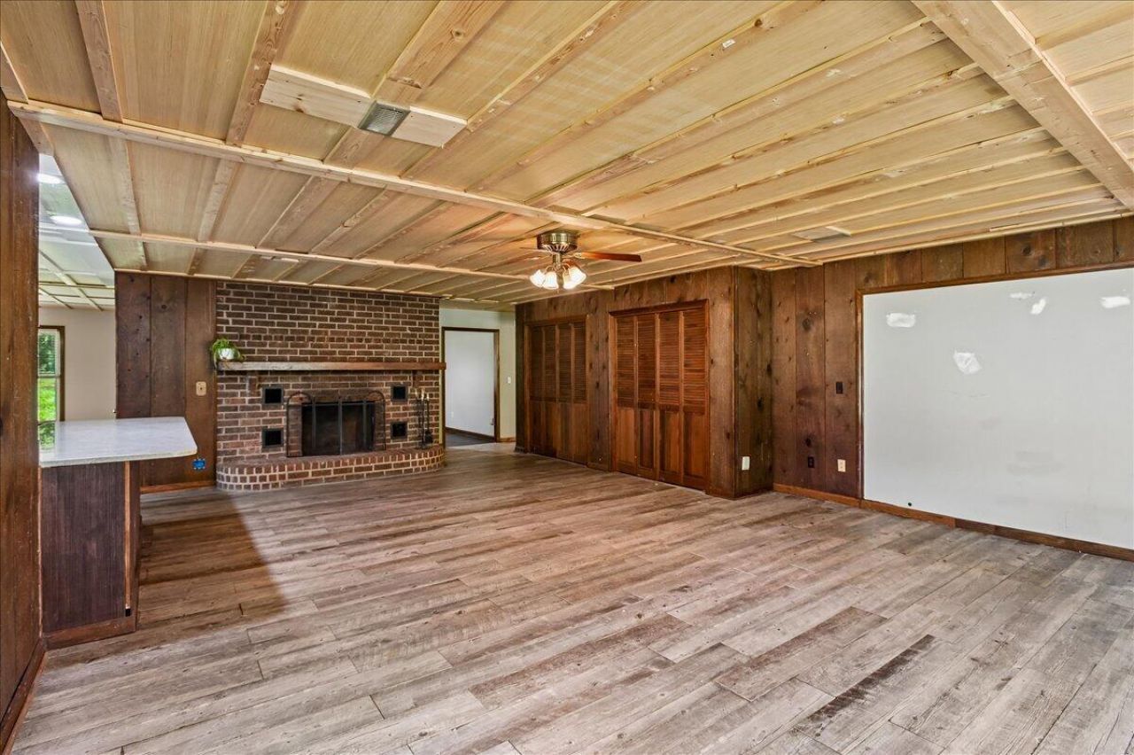 148 Claussen Street Photo 20