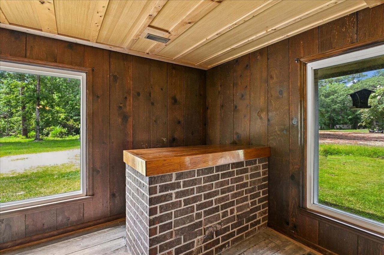 148 Claussen Street Photo 22