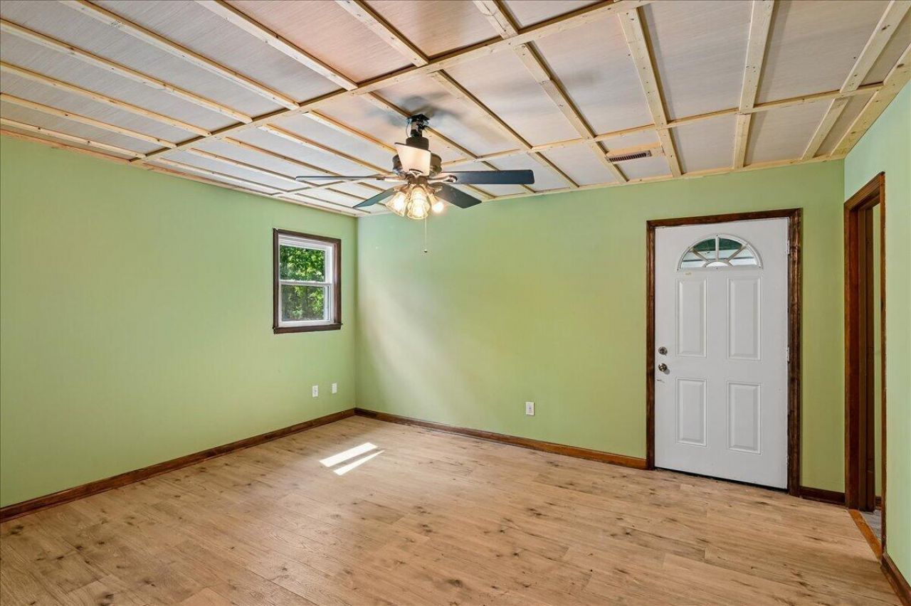 148 Claussen Street Photo 23