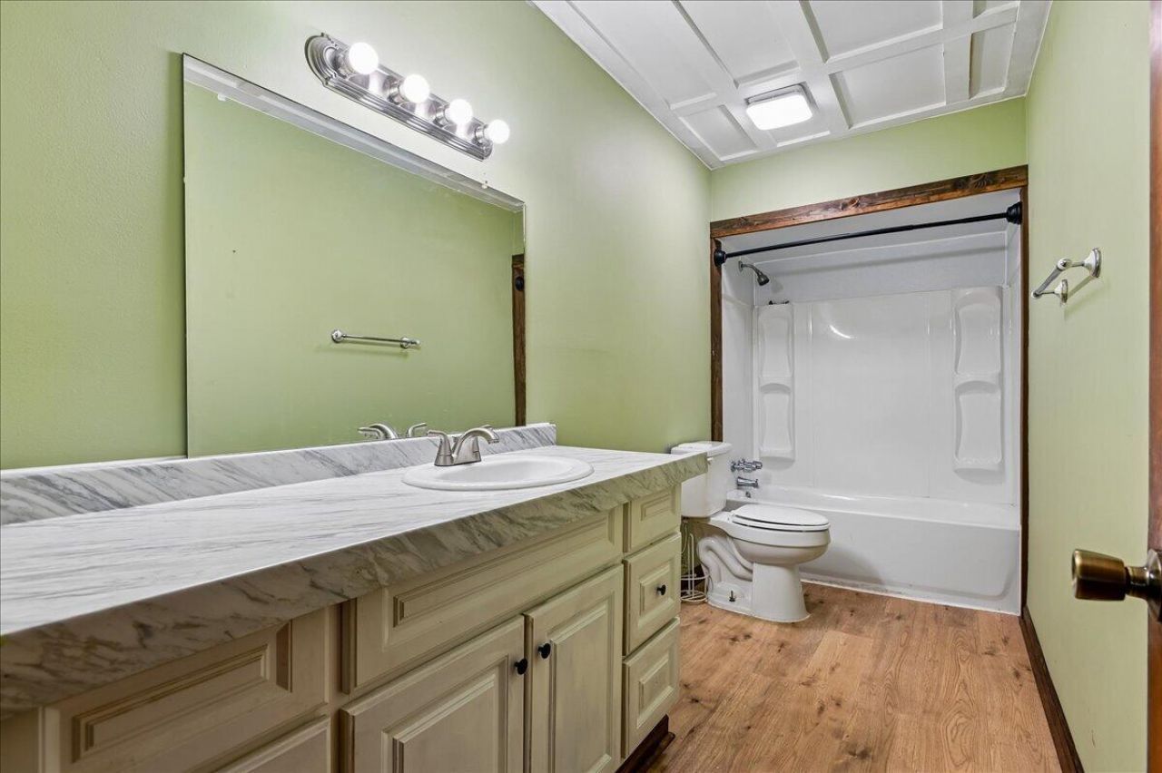 148 Claussen Street Photo 33